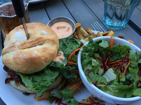 MeeT in Yaletown主图