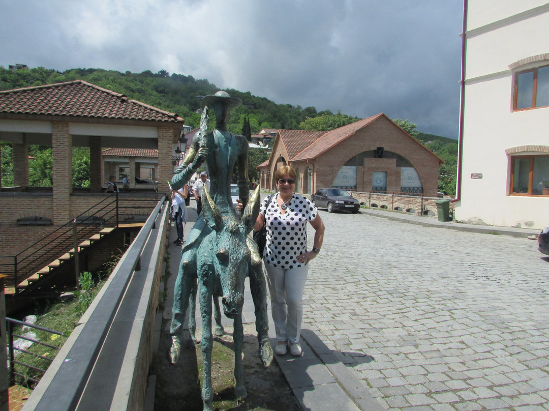 Sculpture "The Doctor on a Donkey"景点图片