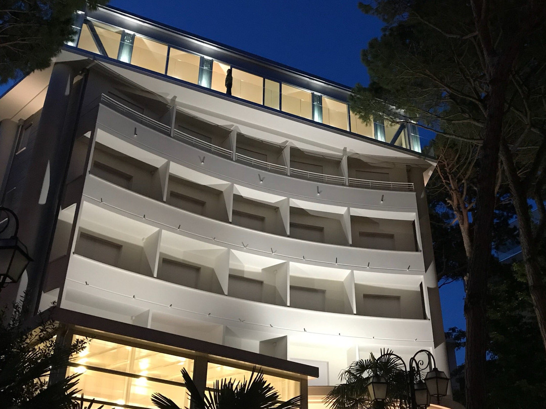 Hotel Luxor主图