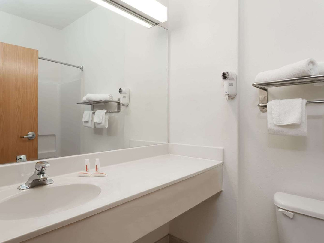 剑桥套房戴斯旅馆主图