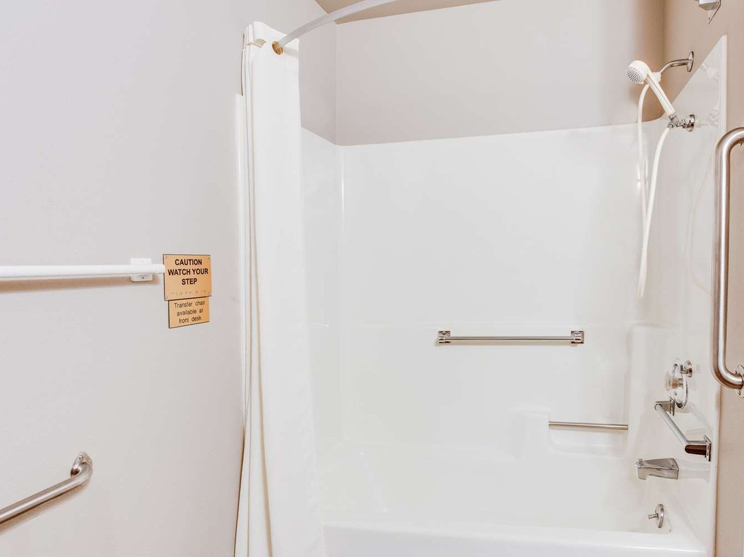 Super 8 by Wyndham Green Bay Near Stadium主图