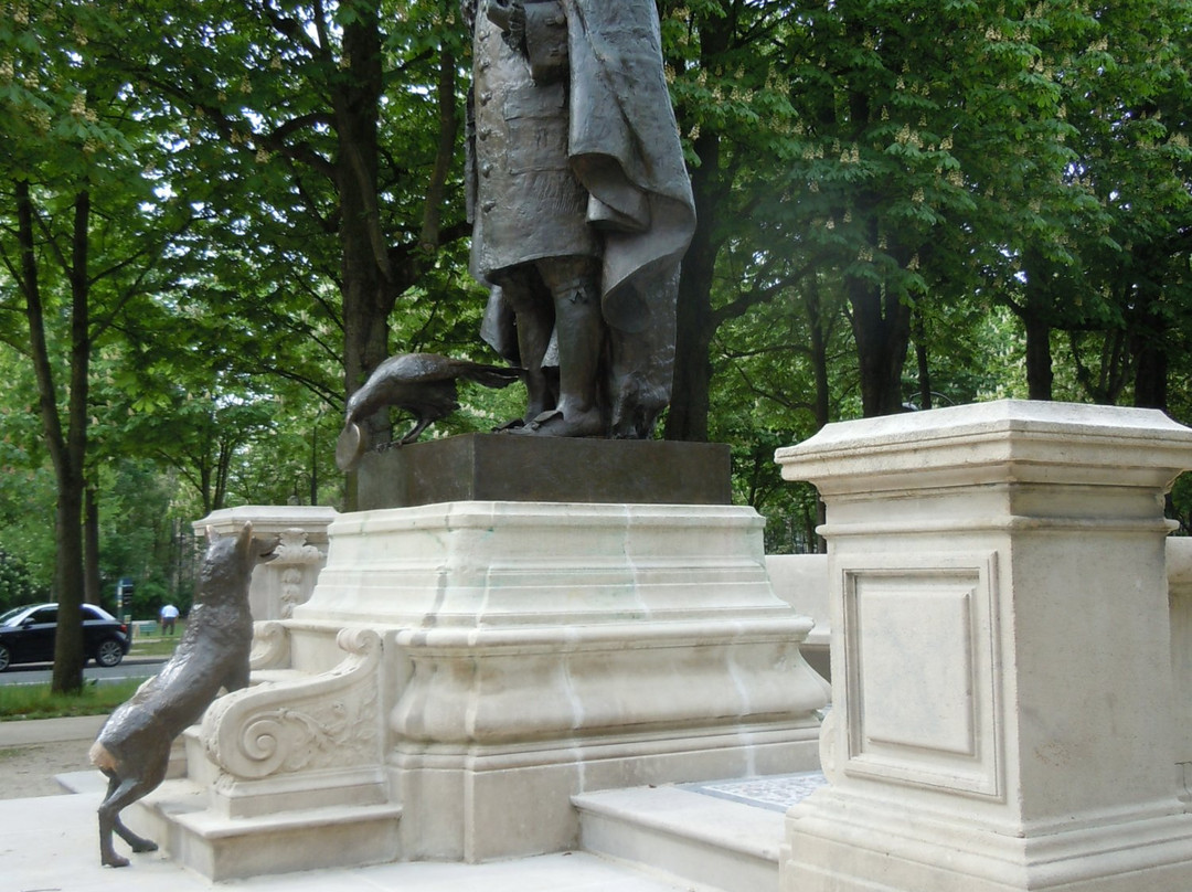 Monument à La Fontaine-巴黎必去景点