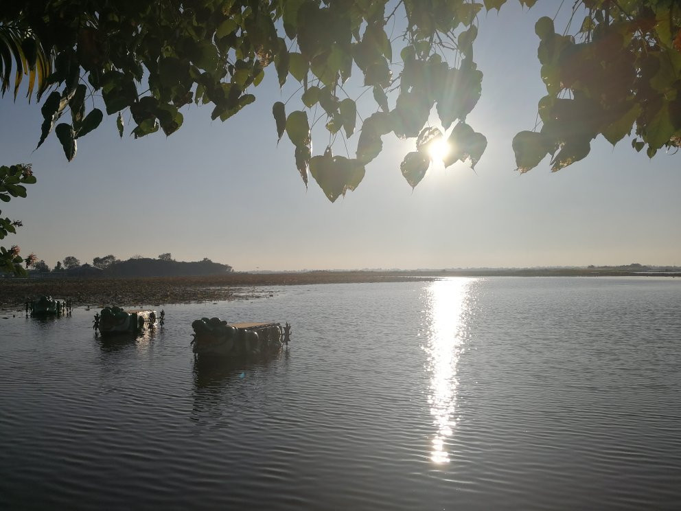 Bueng Si Fai-披集市必去景点