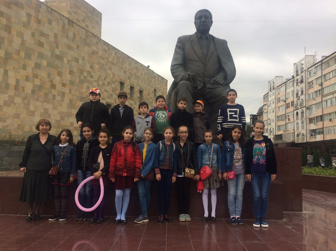 Monument to Rasul Gamzatov景点图片