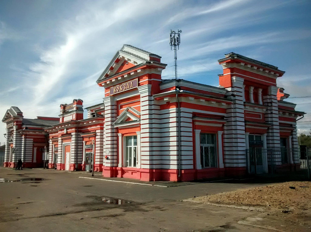 Dmitrov Train Station景点图片