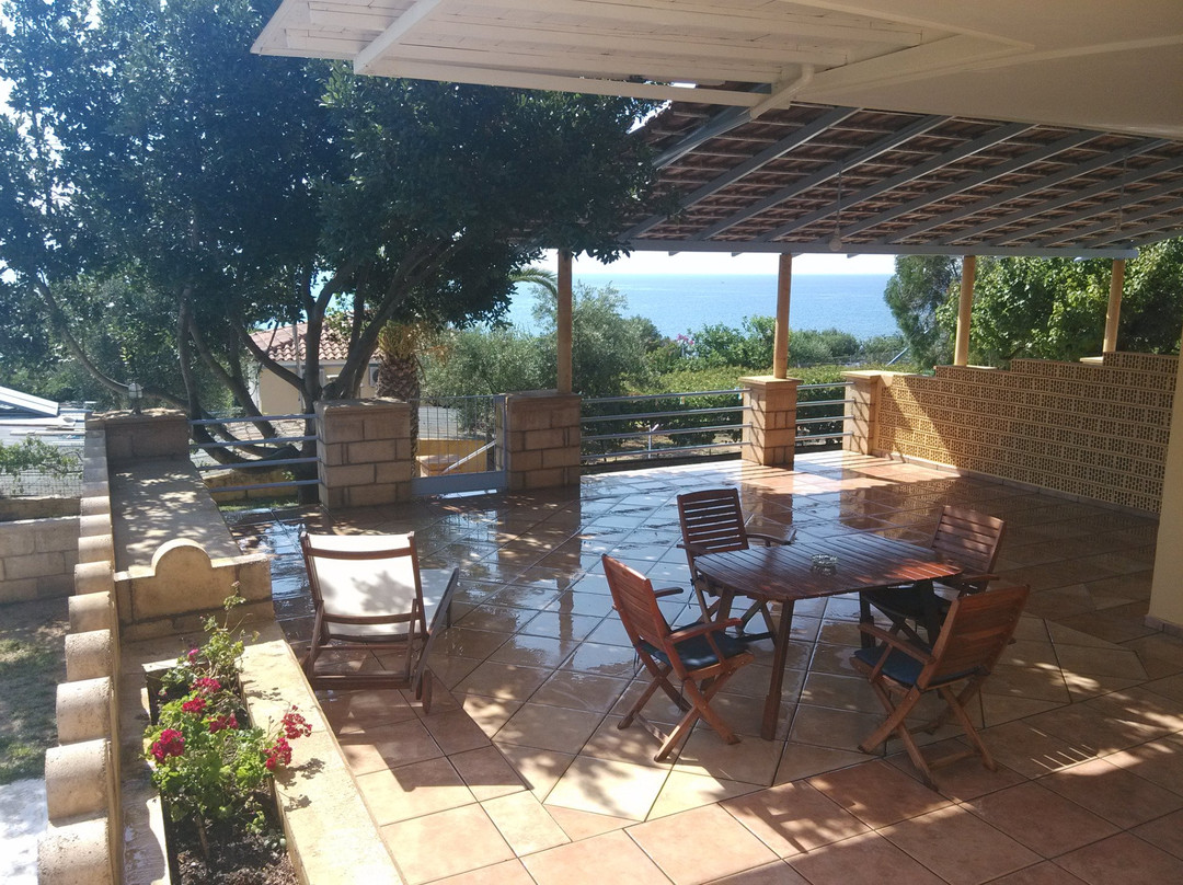 Alexandros Beachfront Apartments