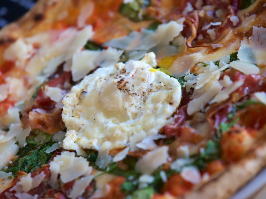 Zebbug餐馆和美食-Wood and Coal