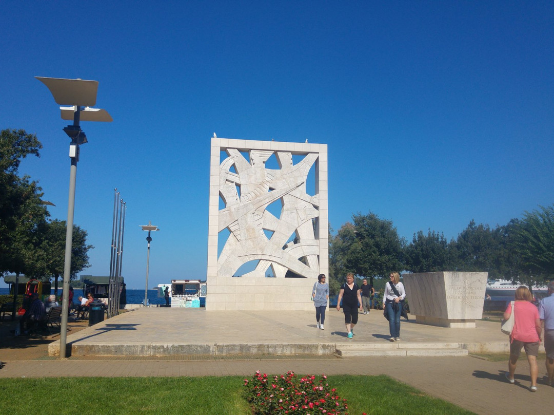 Monument to fallen fighters and victims of Fascist terror-罗维尼必去景点