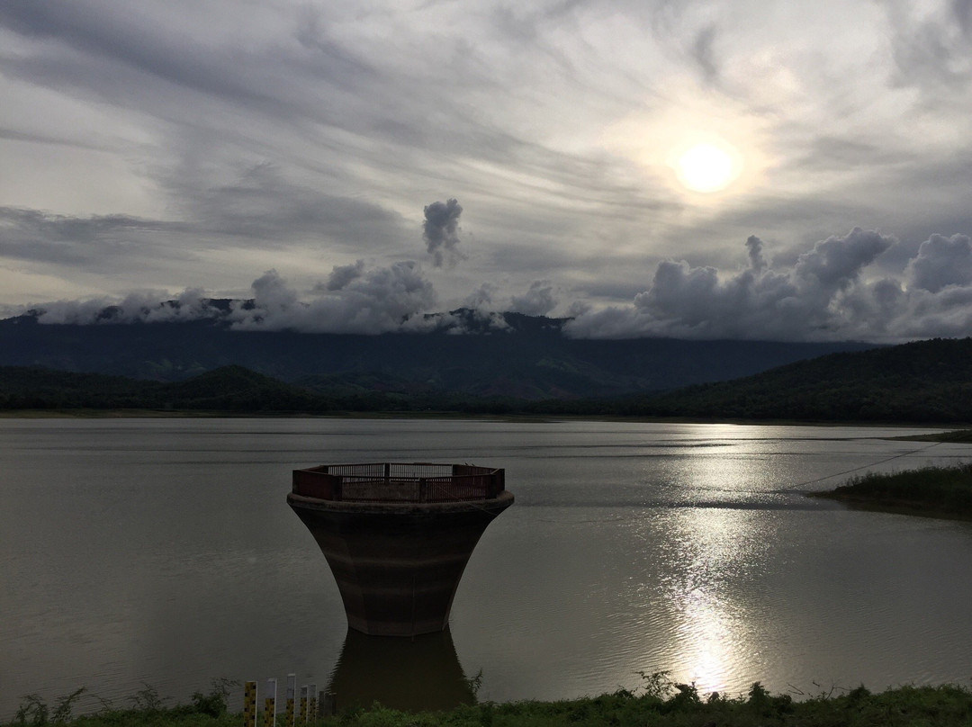 Huai Pa Daeng Reservoir景点图片