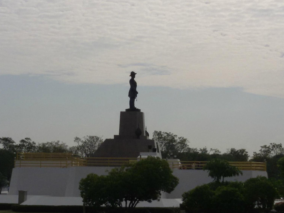 Pom Phra Chulachomklao-帕沙姆佛塔必去景点