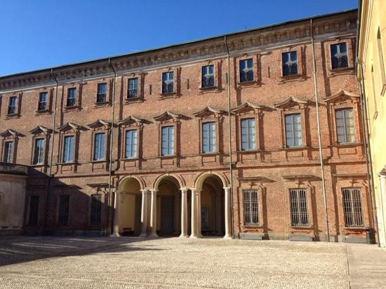 Villa Visconti Borromeo Litta-拉伊纳泰必去景点