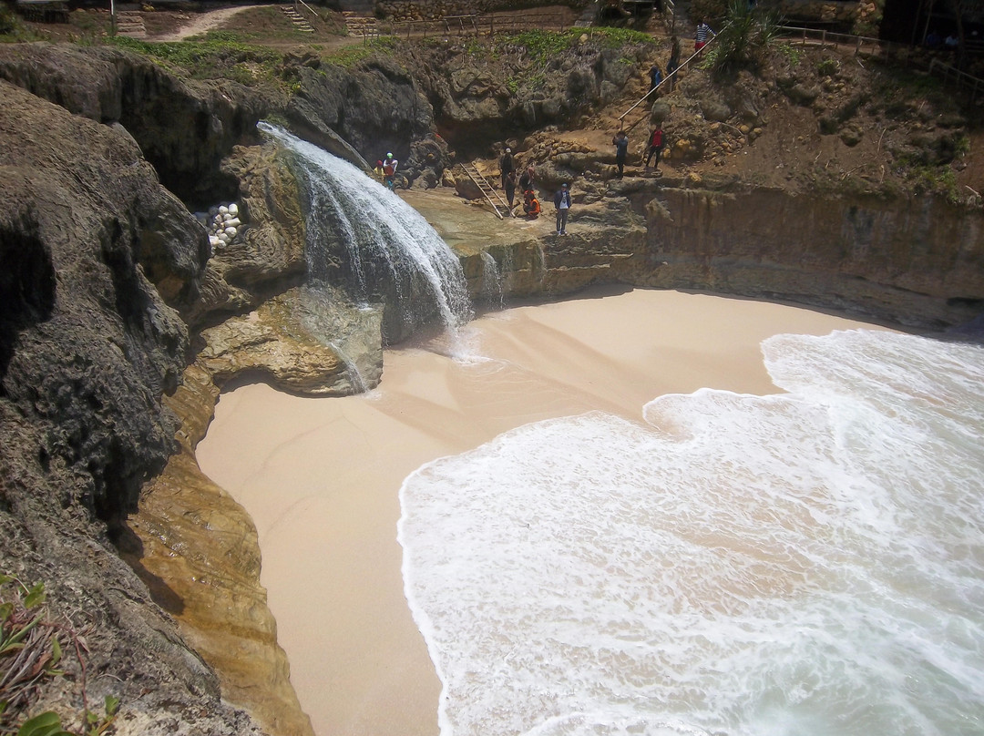 Pantai Banyu Tibo-Pacitan必去景点