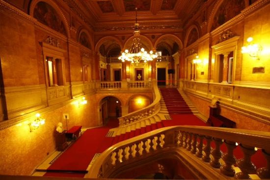 匈牙利国家歌剧院-布达佩斯必去景点