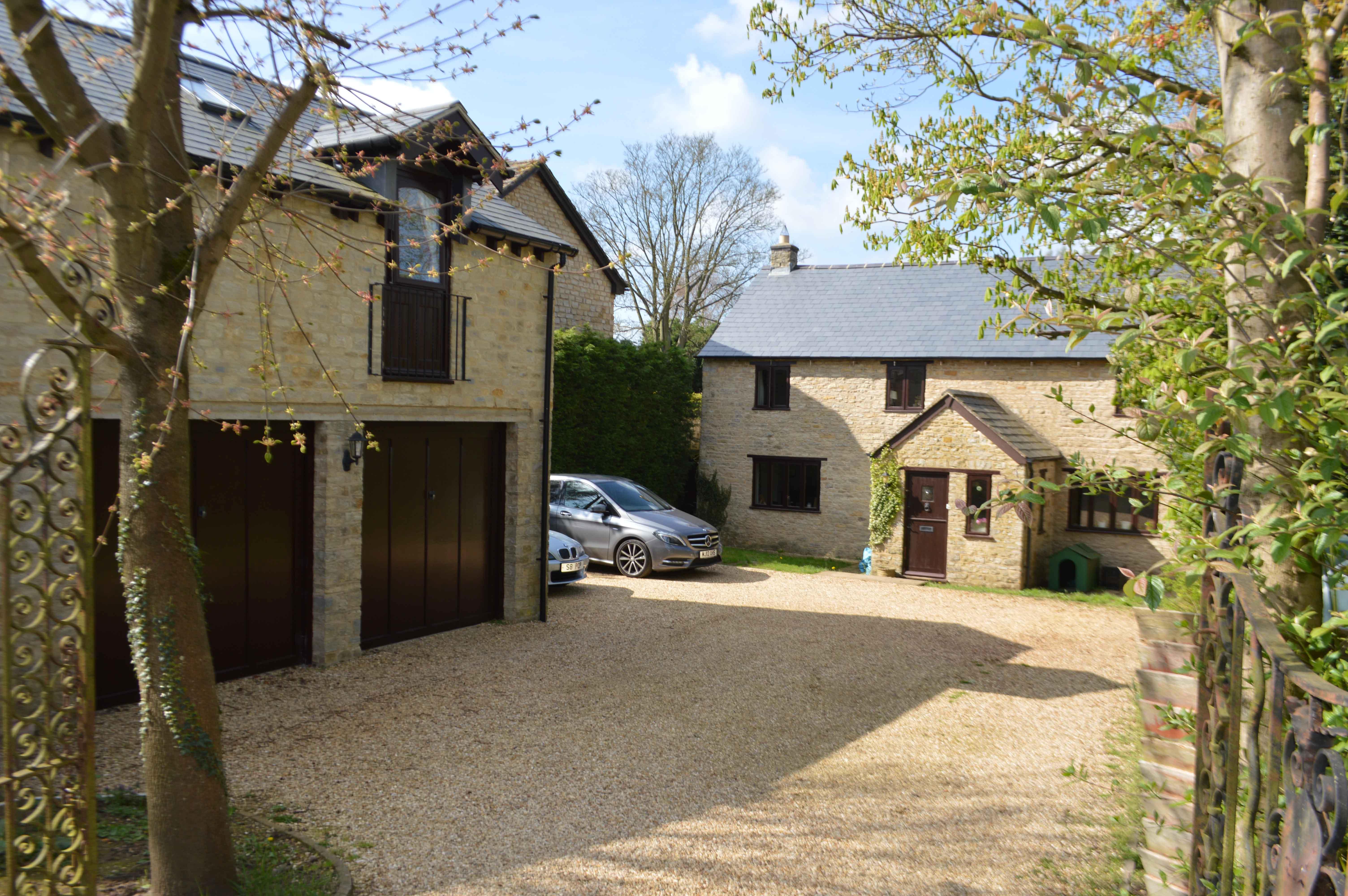 The Coach House-官方