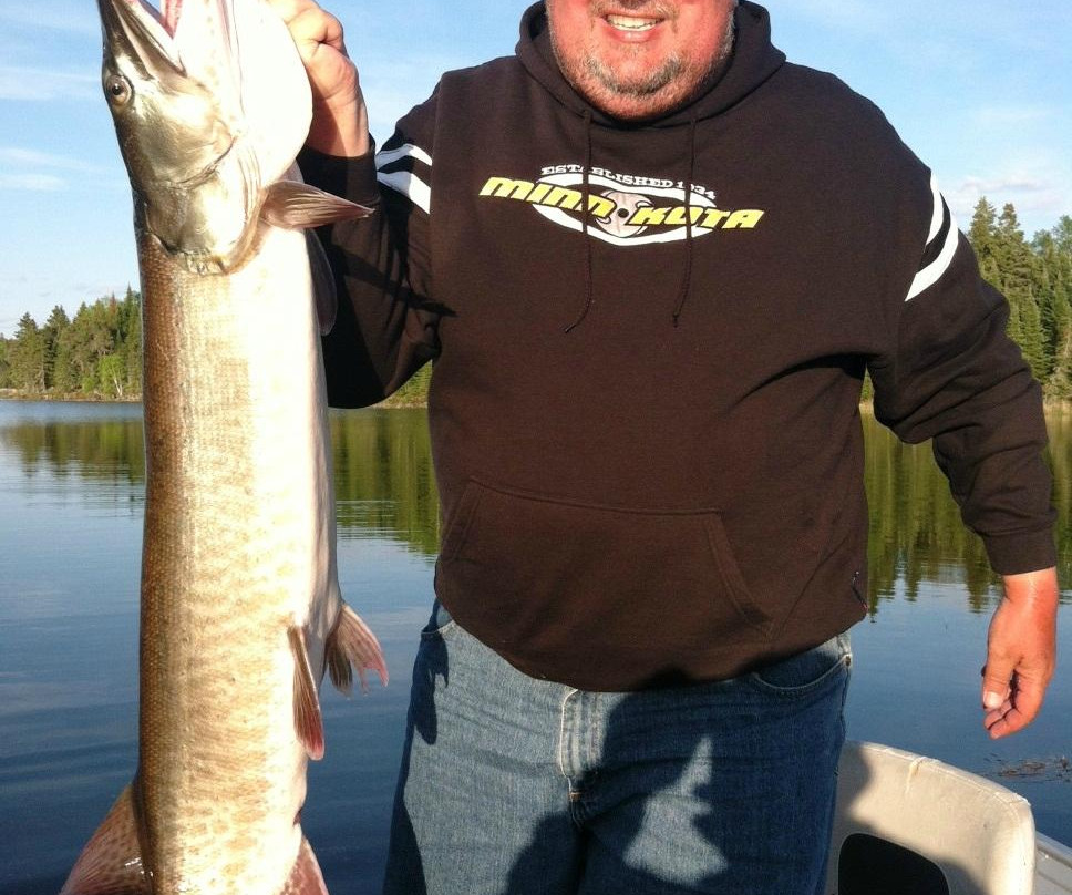 Crow Rock Lodge Fishing Guides-凯诺拉必去景点