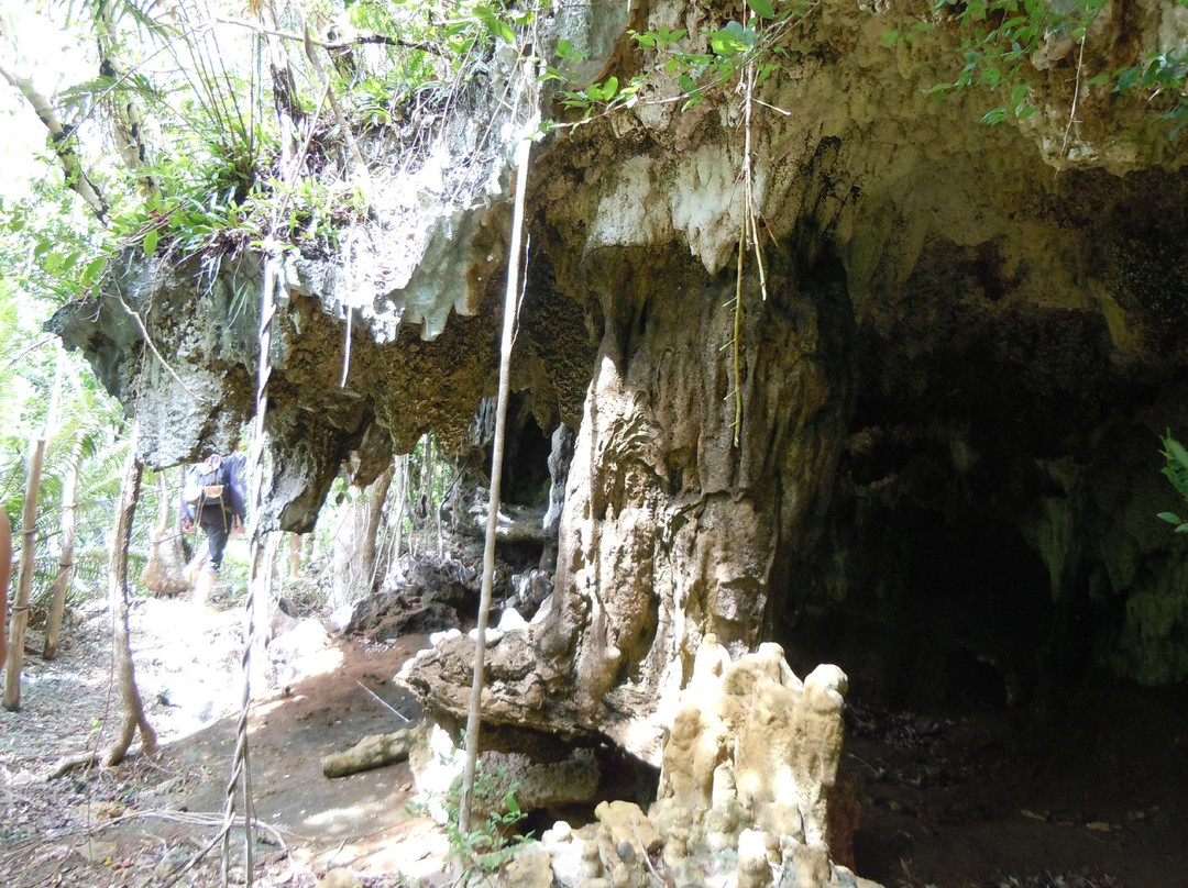 Lamanok Caves景点图片
