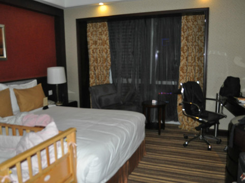 广州礼顿酒店（珠江新城地铁站店）主图