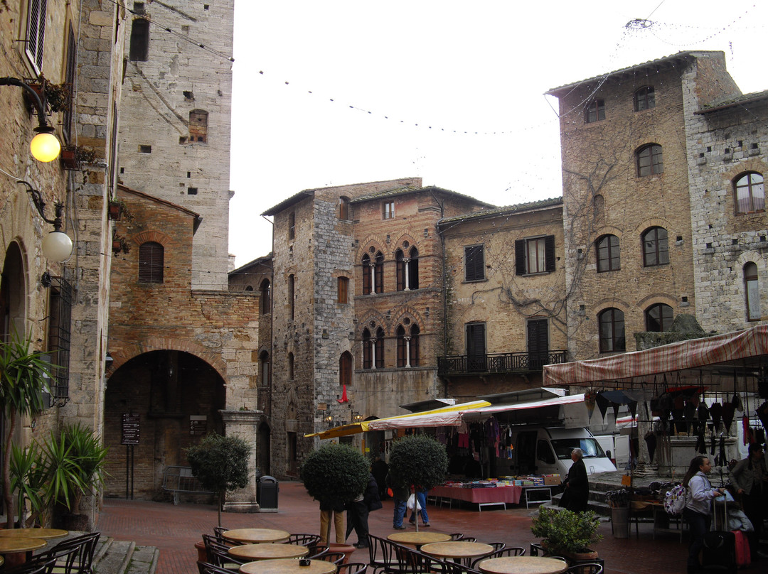 Piazza Della Cisterna-圣吉米尼亚诺必去景点