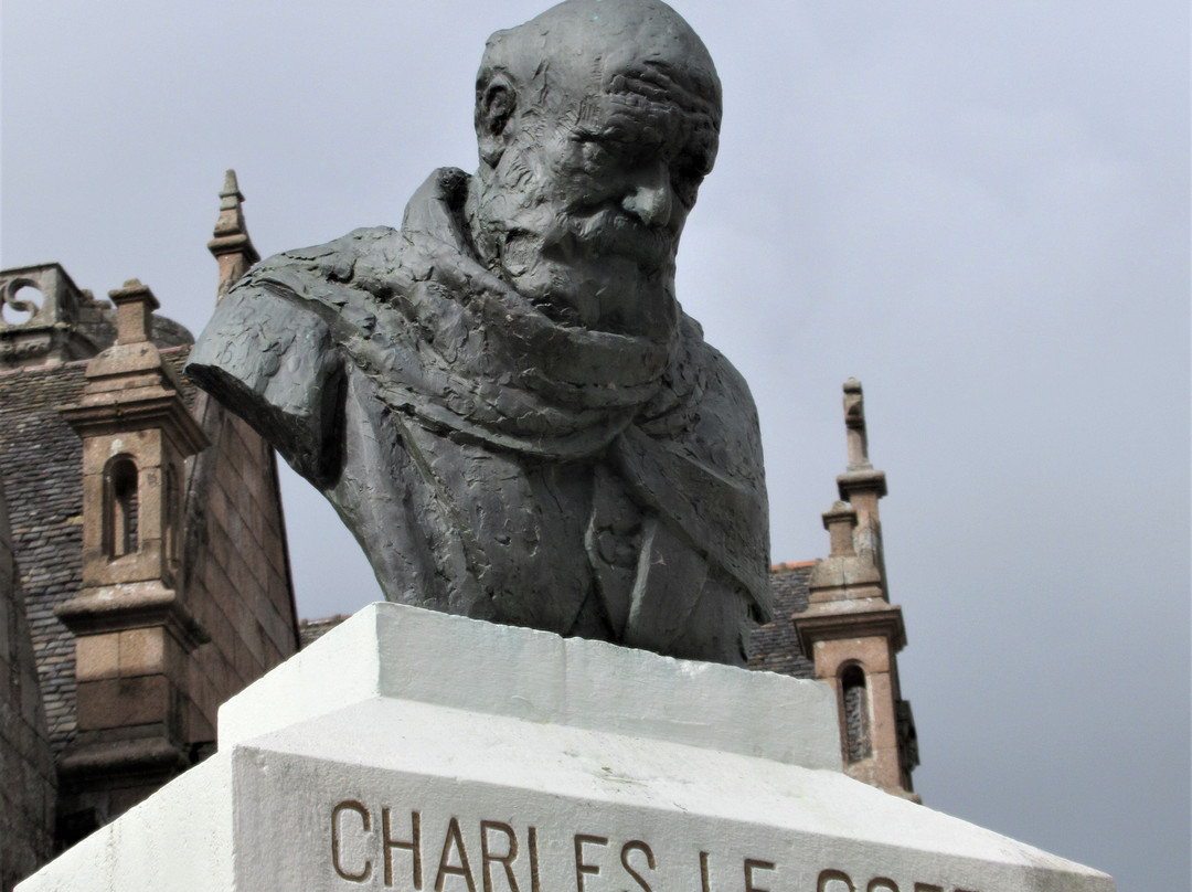 Monument à Charles Le Goffic