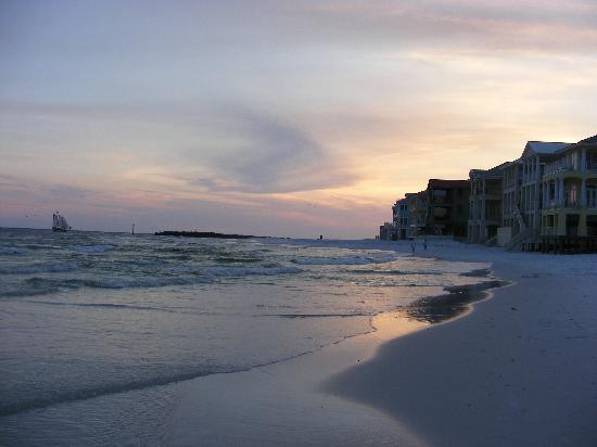 Jetty East Beach景点图片