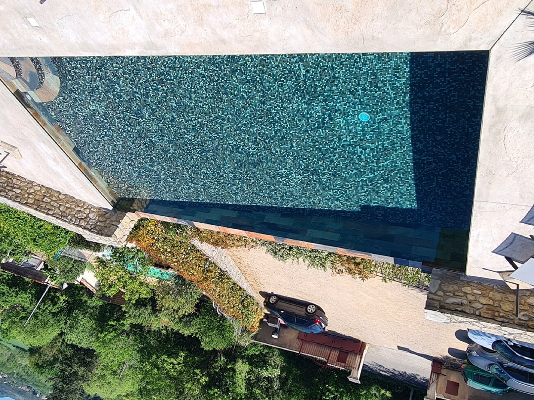 巴斯蒂德香水酒店主图