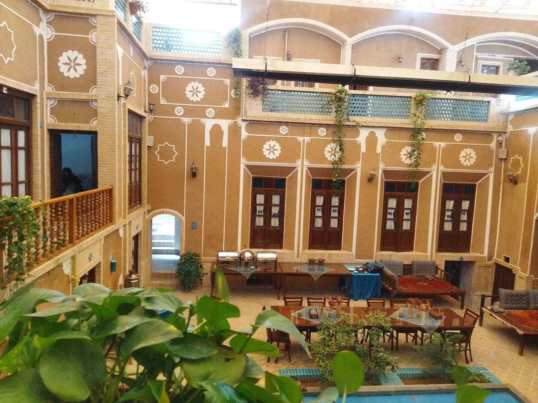 Firoozeh Traditional Hotel主图