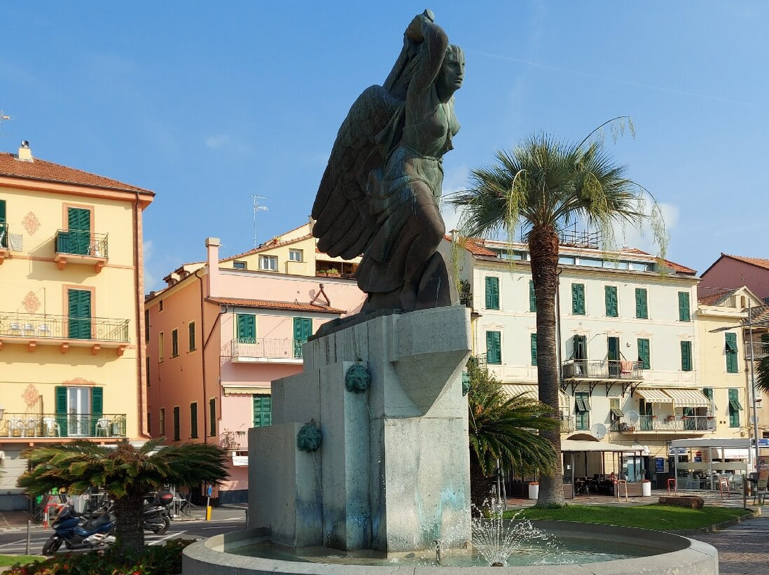 Monumento Ai Caduti-洛阿诺必去景点