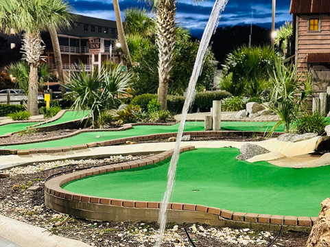 Lost Mine Miniature Golf Course-美特尔海滩必去景点