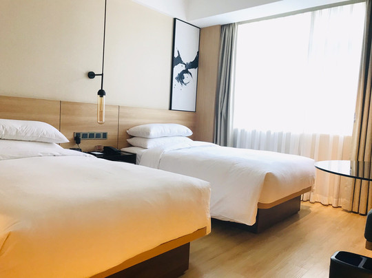 上海浦东中心万枫酒店主图