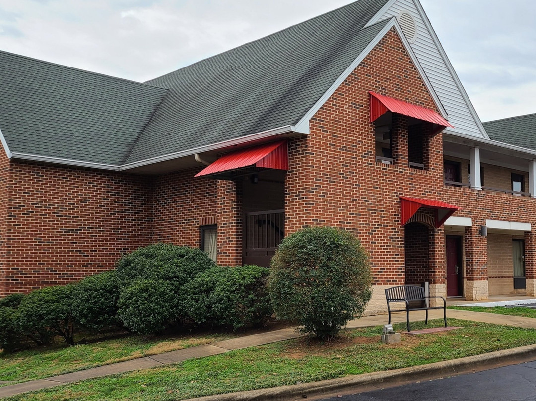 Red Roof Inn & Suites Cornelius - Lake Norman