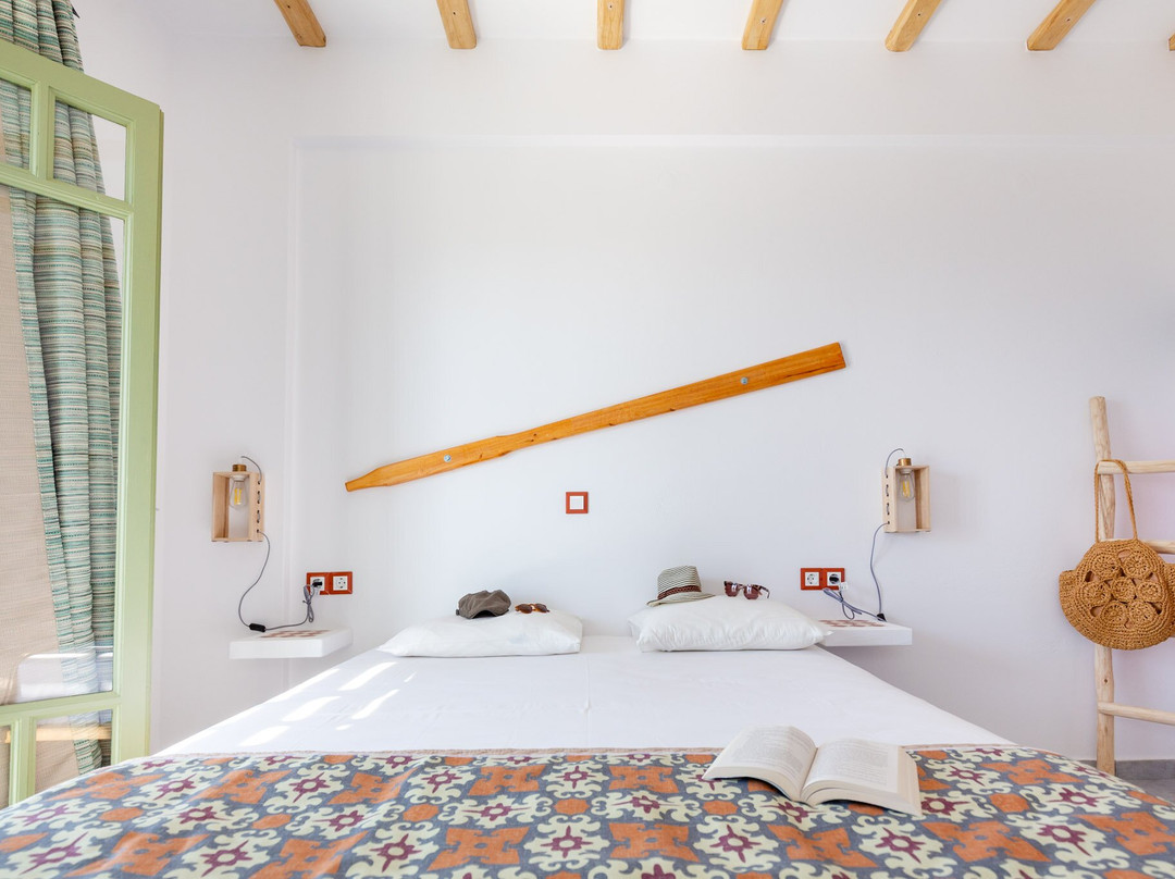 Ailouros Summer Hotel主图