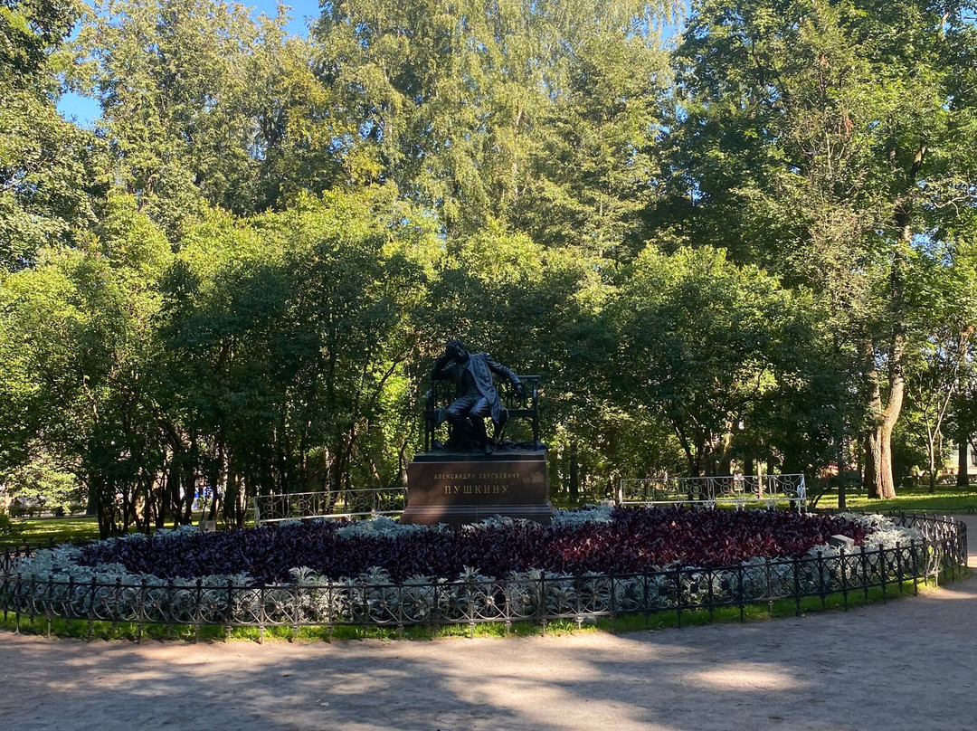 Monument to Pushkin-Lyceum Student-普希金必去景点
