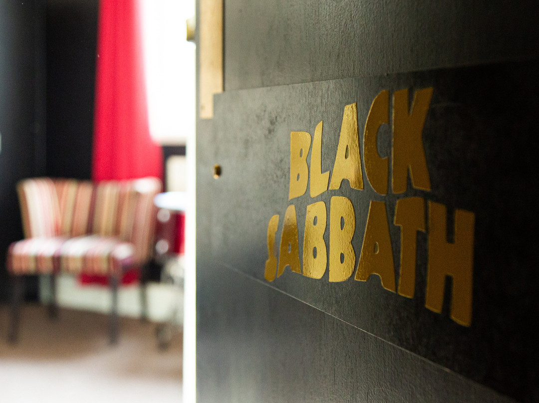 The Saddle Inn主图