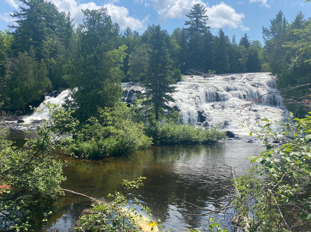 Bond Falls-昂托纳贡必去景点