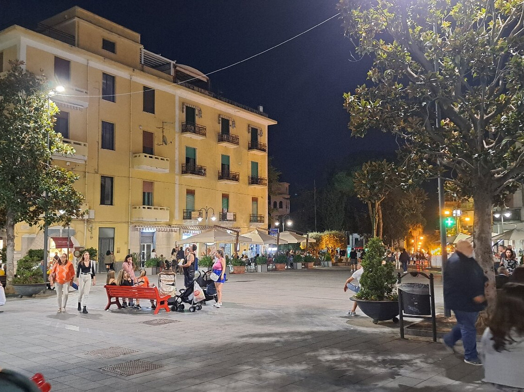 Piazza V. Veneto e Corso Garibaldi-阿格罗波利必去景点