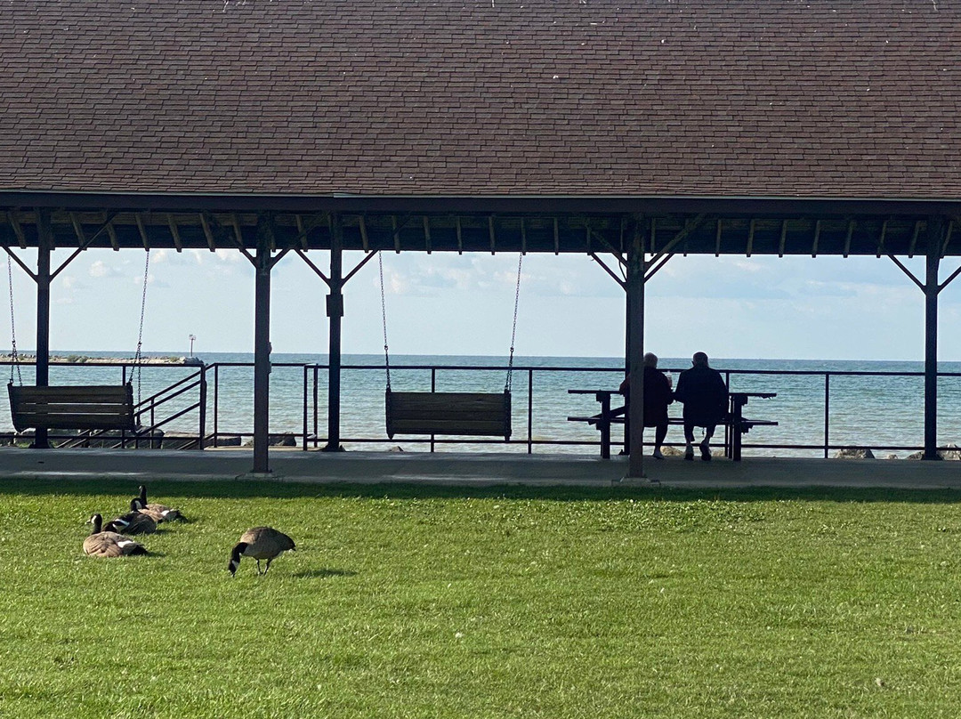 Lake Shore Park景点图片