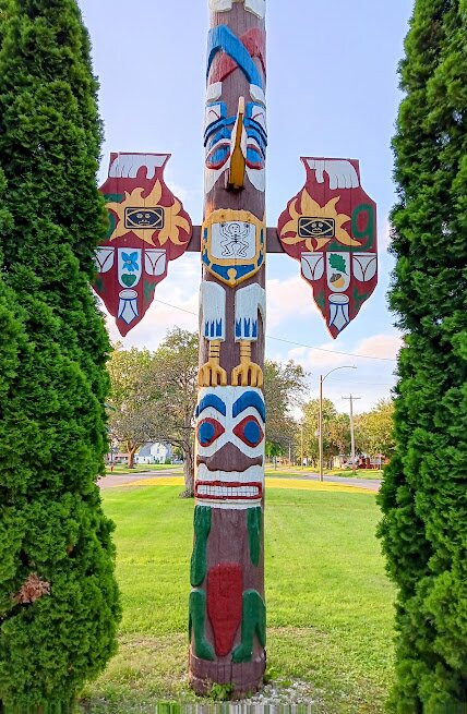 Giant Totem Pole景点图片