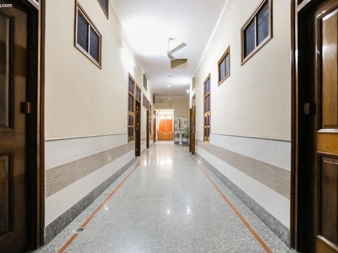 OYO 40880 Hotel Shashi