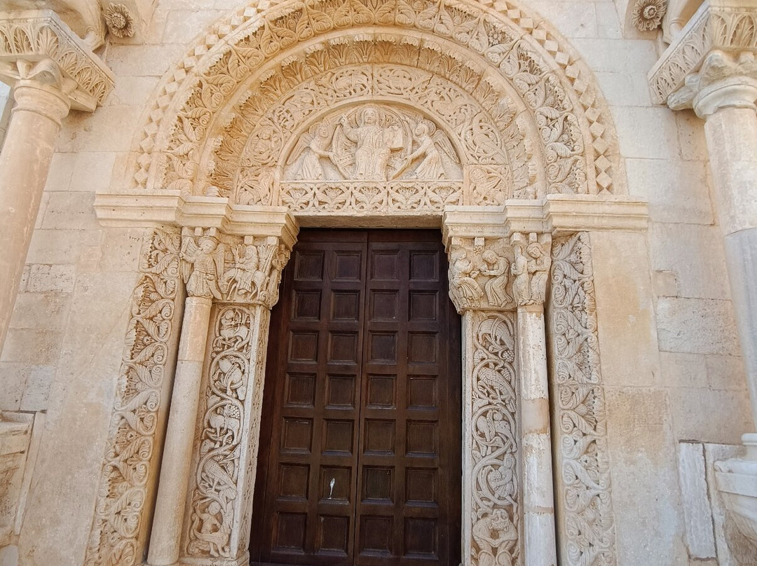 Abbazia San Leonardo in Lama Volara景点图片