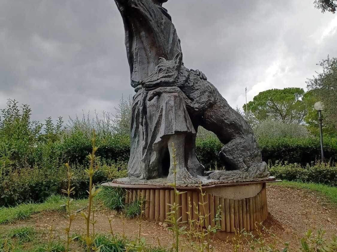 Monumento a San Francesco e il Lupo-古比奥必去景点