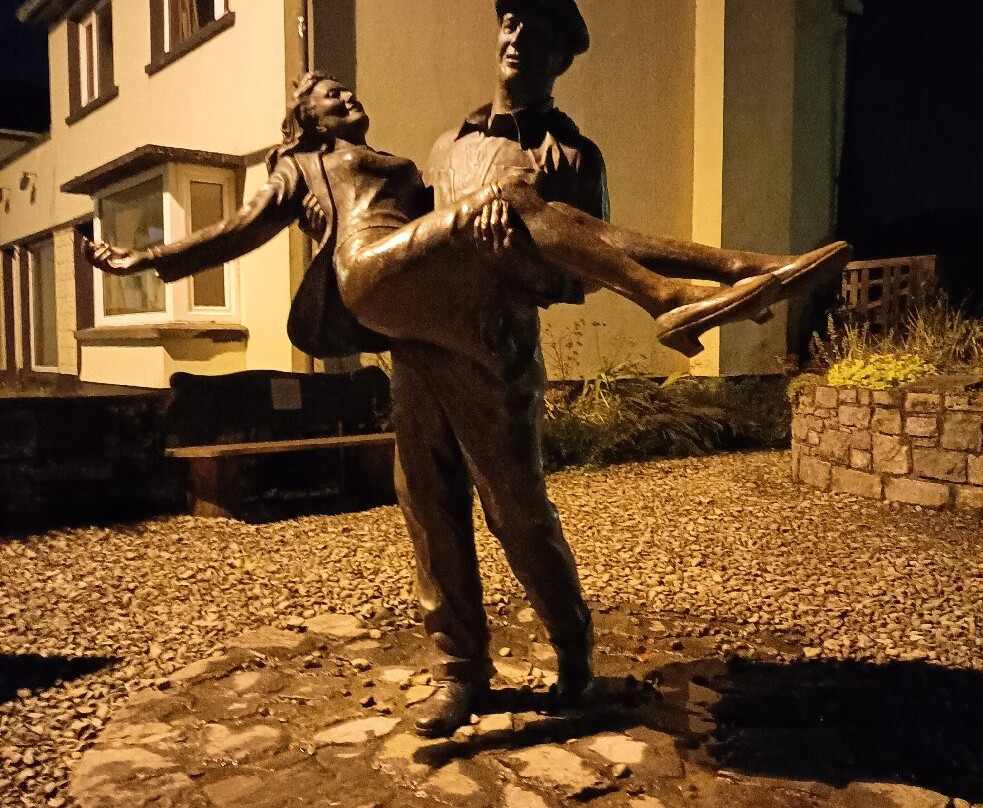 Statue of John Wayne and Maureen O'Hara景点图片