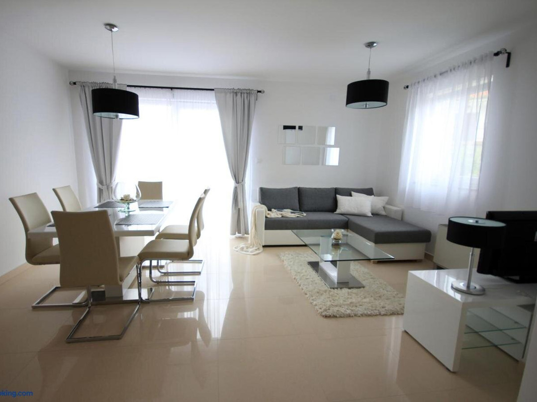Apartments Villa Mantinela