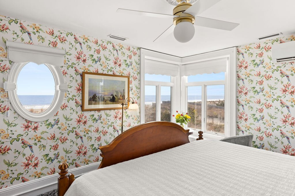 Addy Sea Historic Oceanfront Inn主图