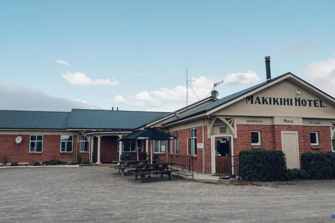 Makikihi Country Hotel