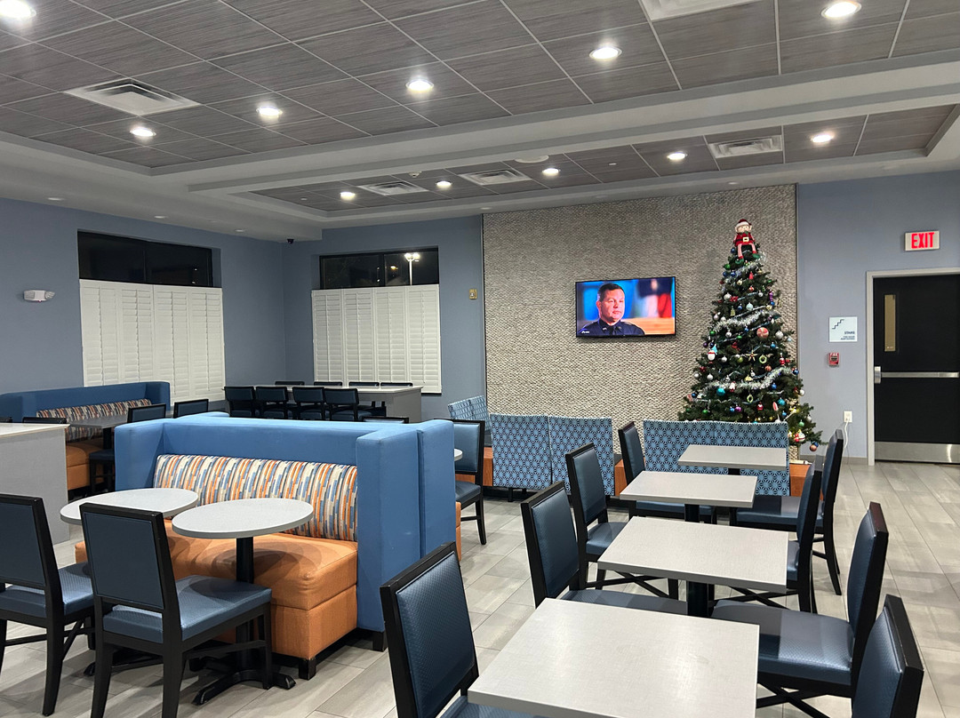 Holiday Inn Express Hotel & Suites Norfolk Airport by IHG主图