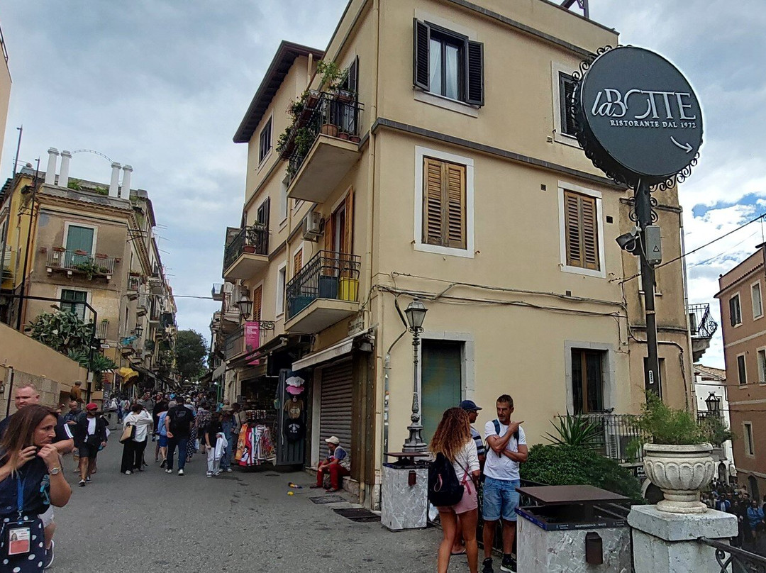 Via Teatro Greco-陶尔米纳必去景点