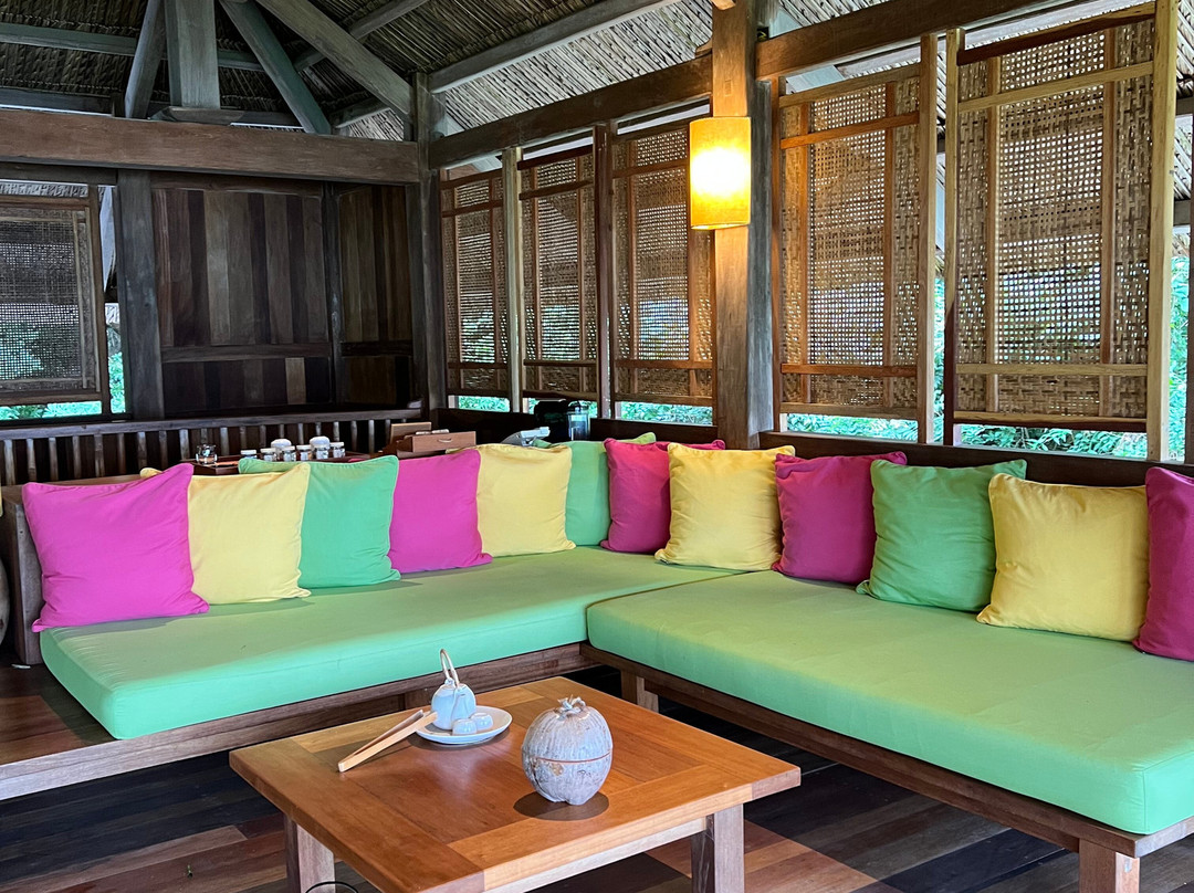 宁凡湾六善酒店主图