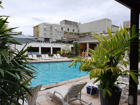 德尔芬冲浪酒店主图