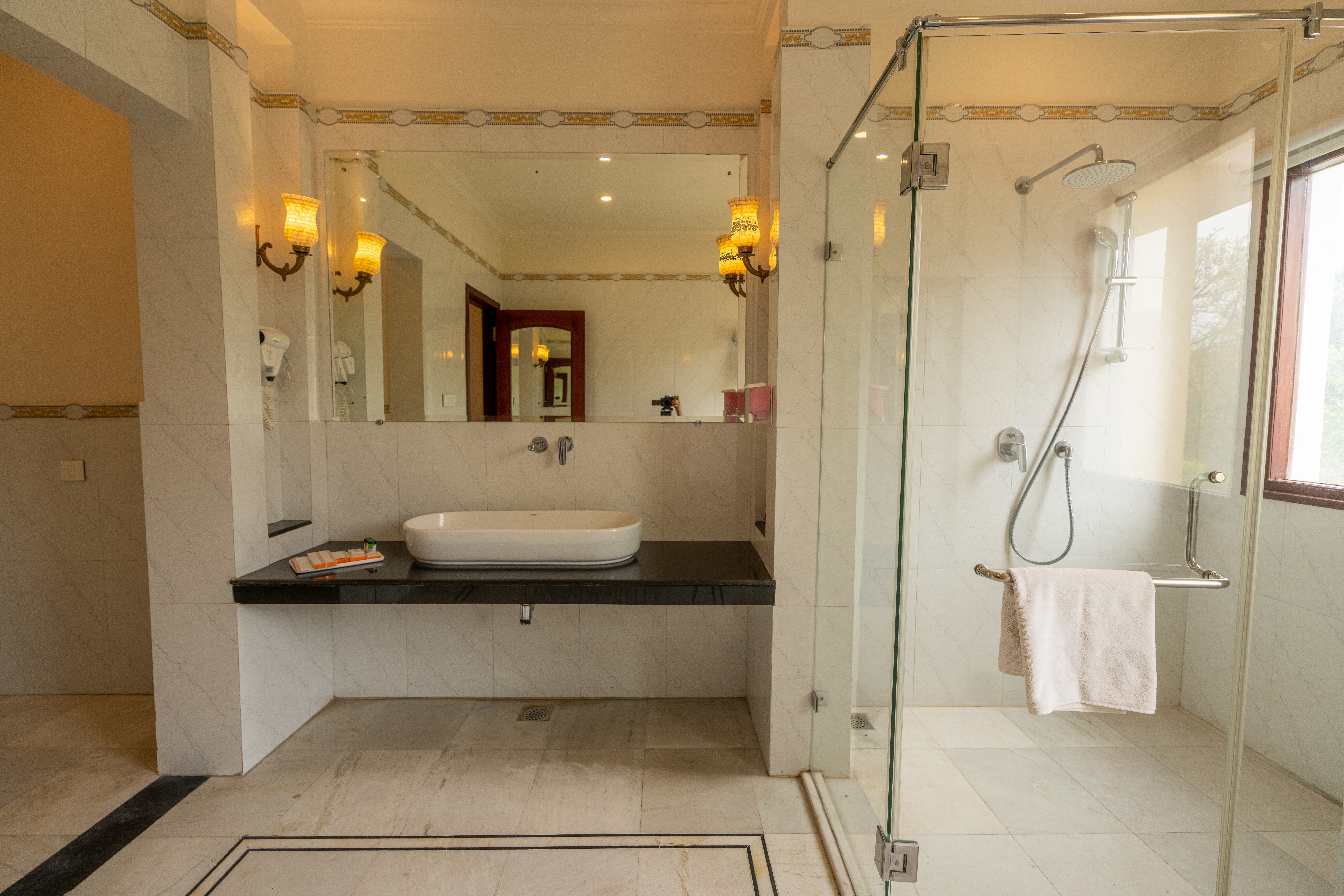 Hotel Raj Bagh Palace-浴室