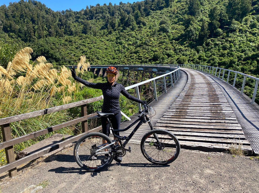 TCB Ski Board and Bike景点图片